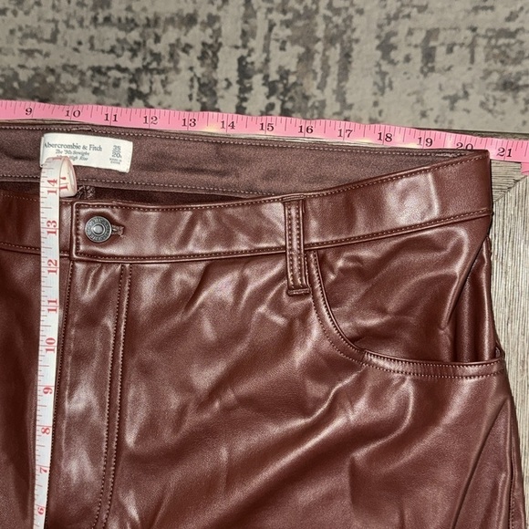 Abercrombie & Fitch '90s Straight Ultra High Rise Faux Leather Pant - Picture 8 of 9